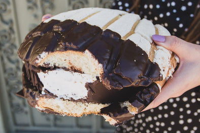 This Coffee Shop's MASSIVE Concha Ice Cream 'Sandwich' Doubles As A Cake-CA LIMITED